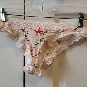 NWT Victoria's Secret Cheekini Panties
